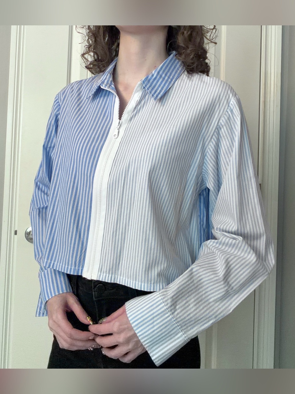 Wild Fable women’s cropped blue and white stripe shirt long sleeve collared top